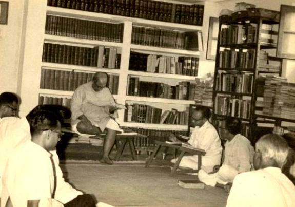 DVG (sitting on the raised seat) at the Gokhale Institute of Public Affairs courtesy Gokhale Institute of Public Affairs