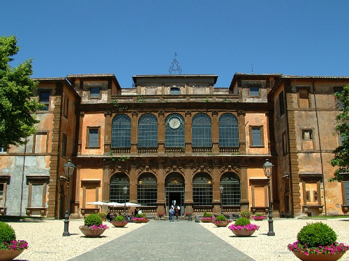 Villa Mondragone R. Clemens/Wikimedia Commons 