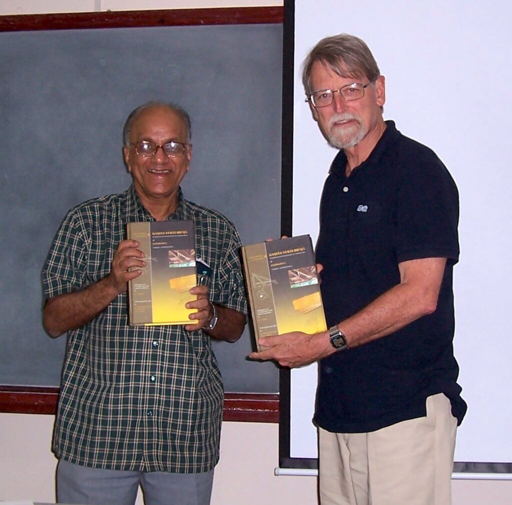 Seshadri and David Mumford, holding copies of Gaṇita-Yukti-Bhāṣā