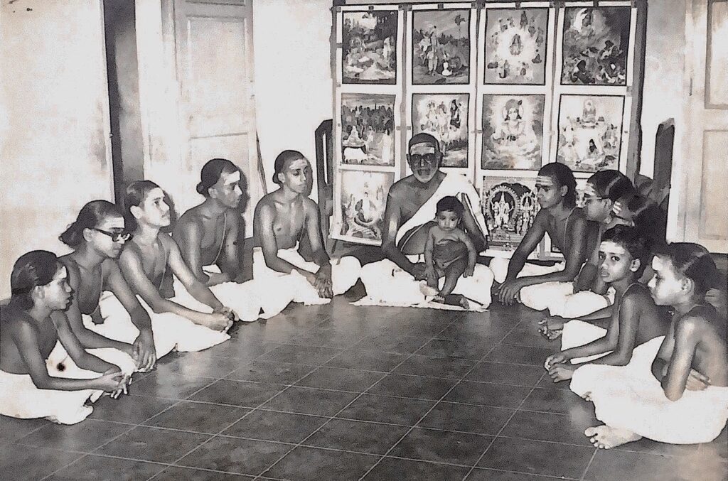 Ramasubramanian's grandfather  teaching students in the pāṭhaśālā at Mettur
