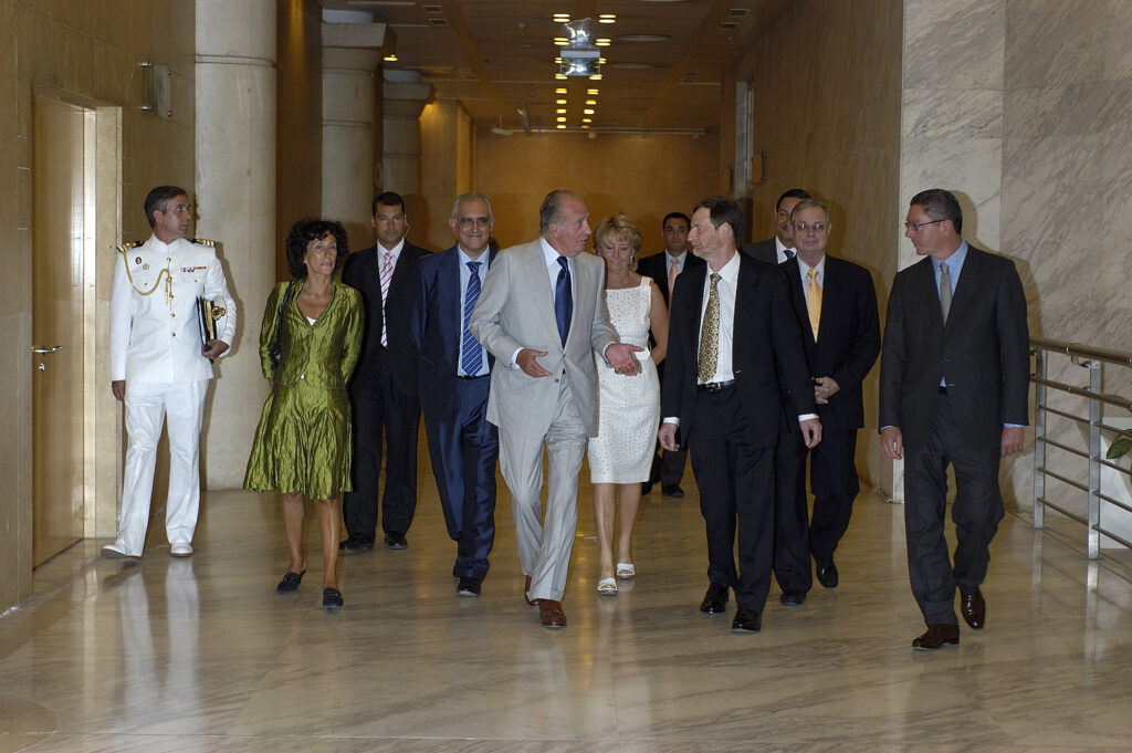  With King Carlos, ministers and others on the way to the ceremony, ICM 2006 Madrid.
